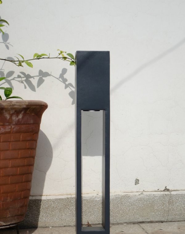 Garden light for lawn and back yard.